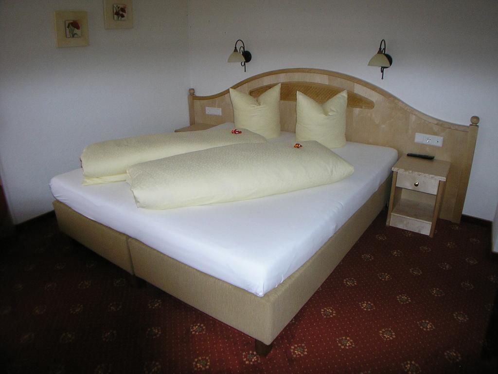 Hotel-Garni Weidacherhof Leutasch Quarto foto