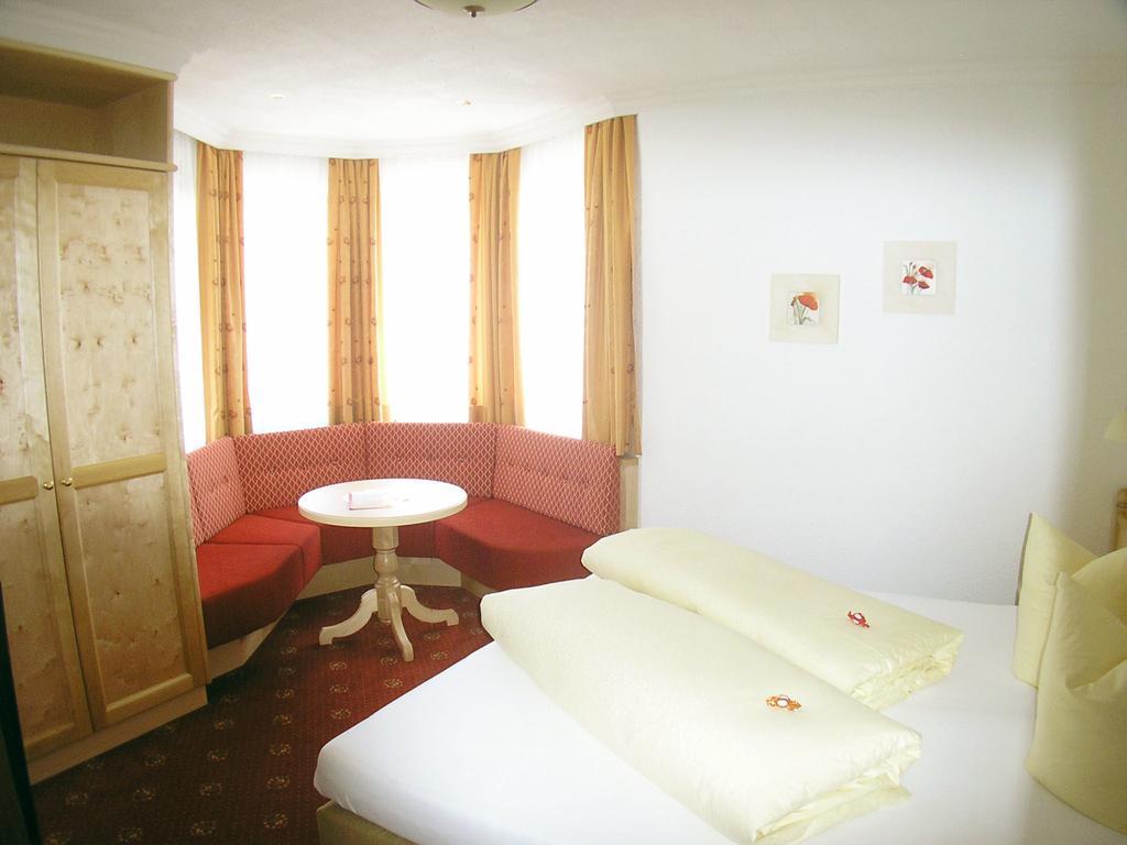 Hotel-Garni Weidacherhof Leutasch Quarto foto